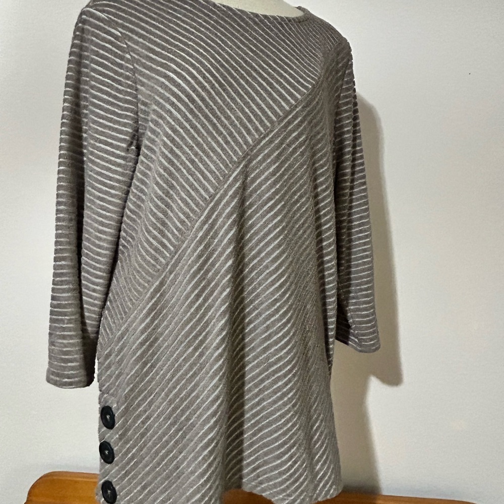 Chico’s lightweight taupe sweater, 3/4 sleeve, taupe color, Chico’s 2/large